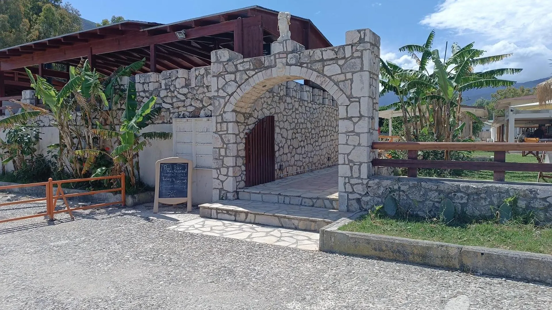 Camping Karavomilos Sami  Grecia